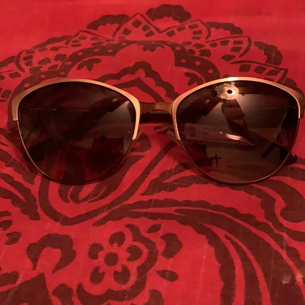 NWT Beautiful women’s impression sunglasses